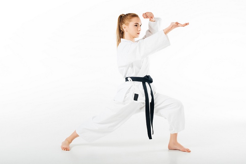 karate-girls-class